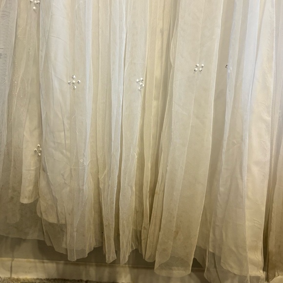 ASOS DESIGN Curve Mila Wedding Dress - Picture 13 of 16